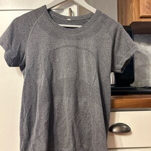LULULEMON size 6 swiftly tech t shirt